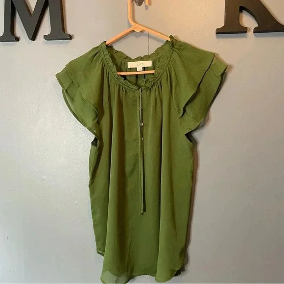 Loft green Flutter Button Tie Neck Top Size small like new - Picture 2 of 10